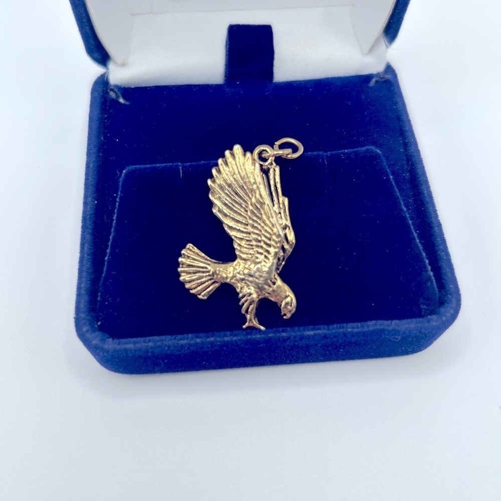 Vintage 12K Gold Eagle Pendant with Detailed Feather Texturing​​​​​​